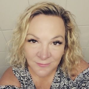 Meet your Posher, Debra